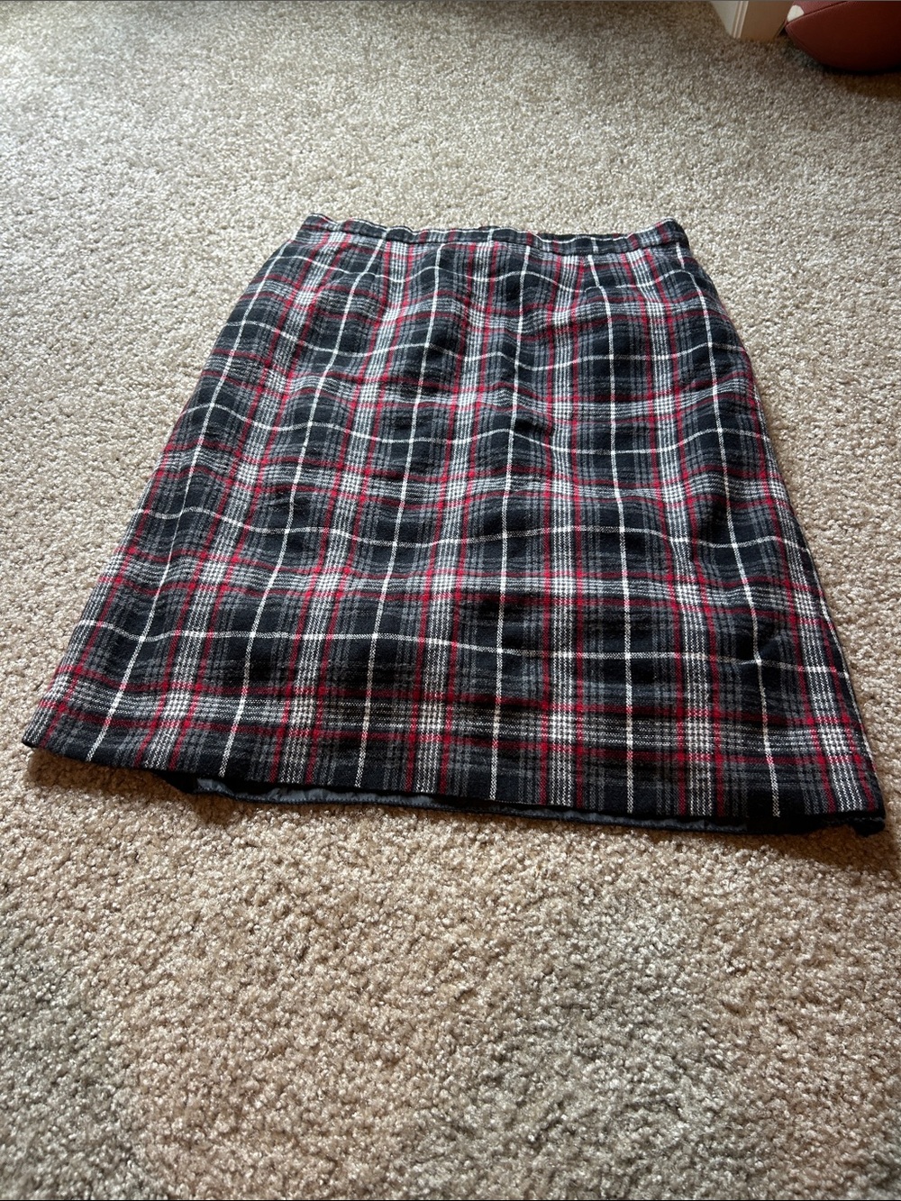 High-Waist Plaid Mini Skirt in Black and Red